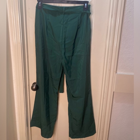 Green pants - Picture 2 of 3